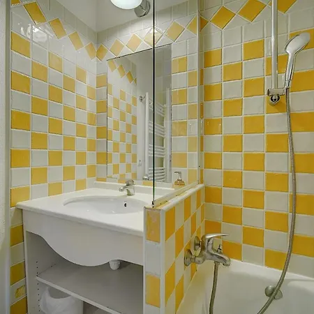 Upstays - 2 Sea View - Renovated - Pool *